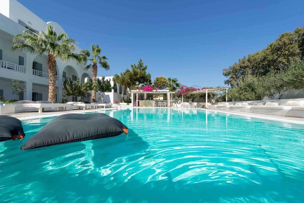Hotel 28 Kamári Екстериор снимка